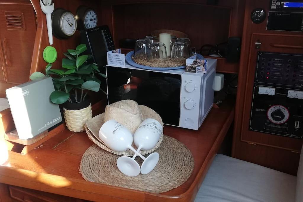Boat-Apartamento Flotante Cadiz.. La Juanita Arroyo Екстериор снимка